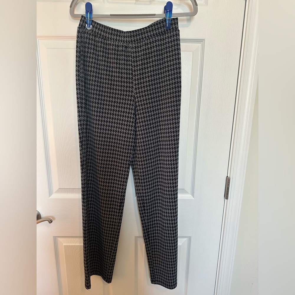 NWOT Black and Gray Houndstooth Pants